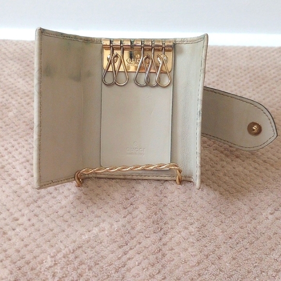 GUCCI-BEIGE LEATHER KEY HOLDER CASE - Picture 2 of 12